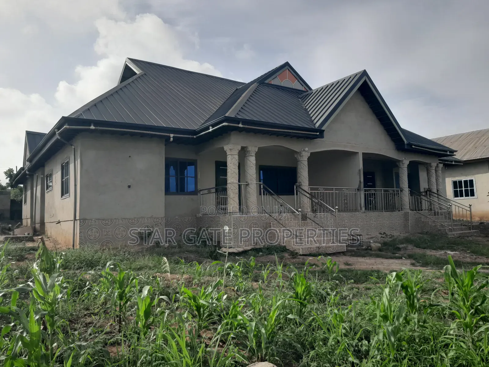 6bdrm House in Mampongteng Dumanafo, Kumasi Metropolitan for sale