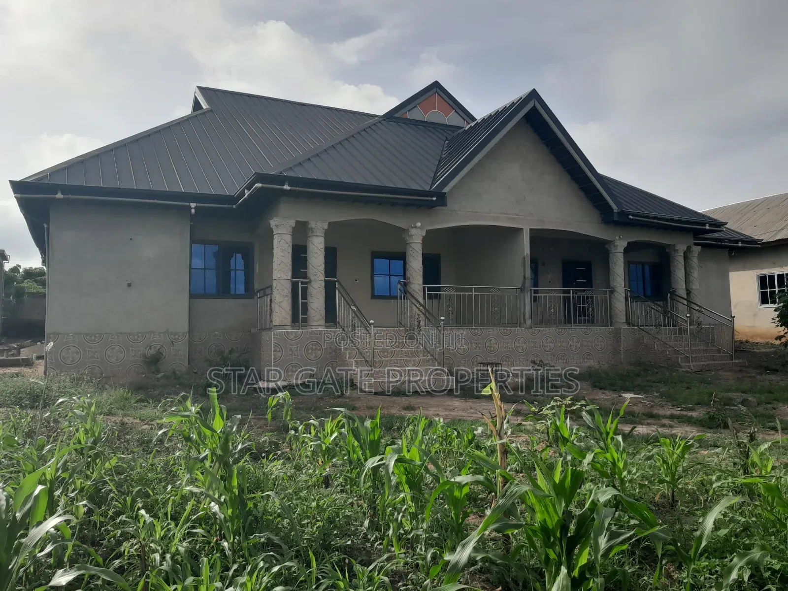 6bdrm House in Mampongteng Dumanafo, Kumasi Metropolitan for sale