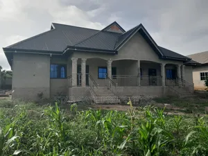6bdrm House in Mampongteng Dumanafo, Kumasi Metropolitan for sale