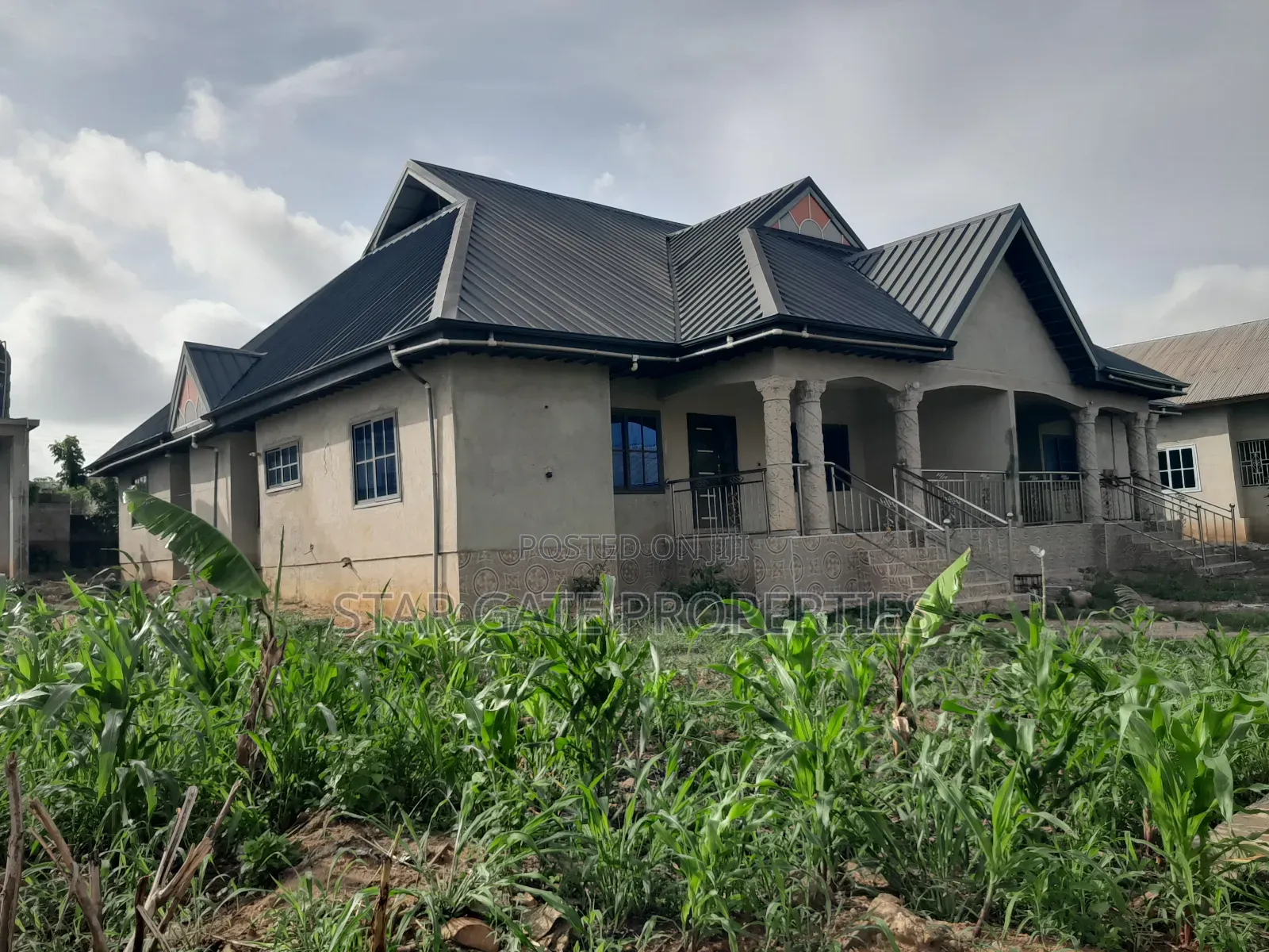 6bdrm House in Mampongteng Dumanafo, Kumasi Metropolitan for sale