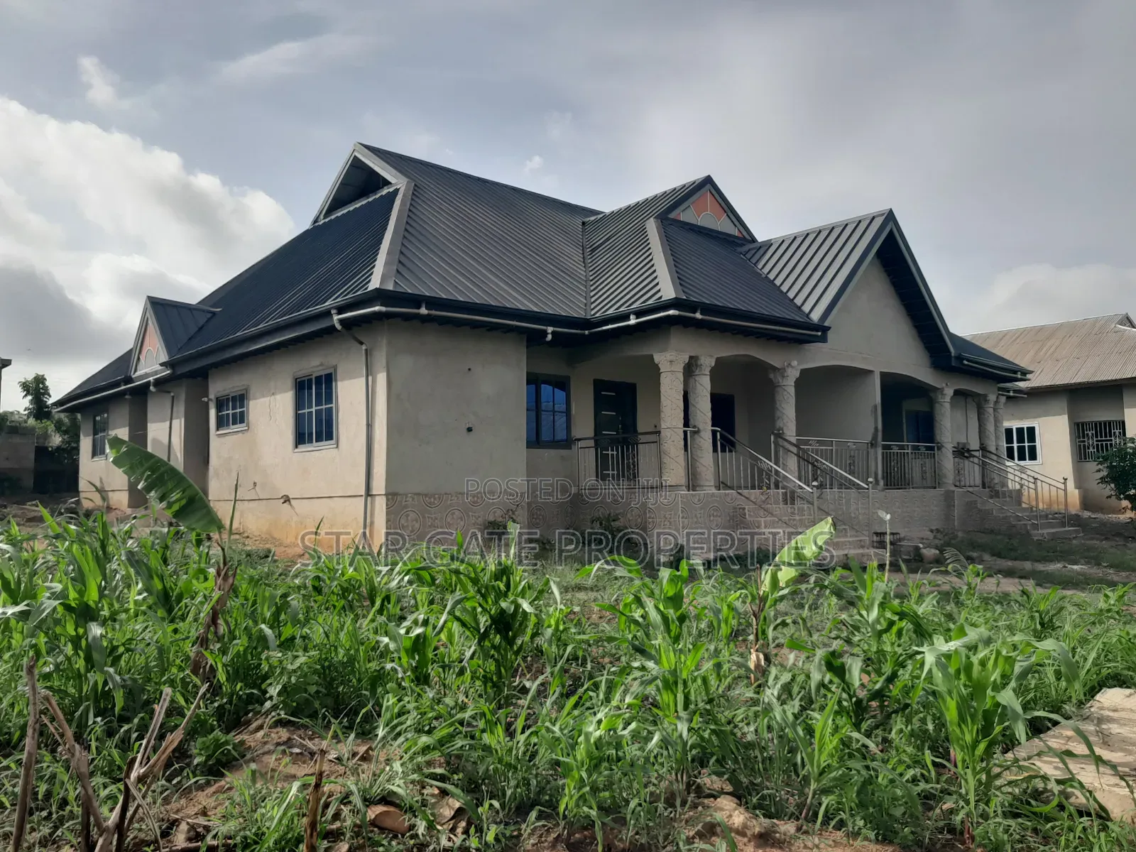 6bdrm House in Mampongteng Dumanafo, Kumasi Metropolitan for sale