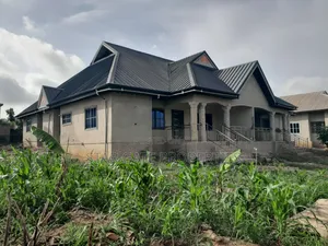 6bdrm House in Mampongteng Dumanafo, Kumasi Metropolitan for sale