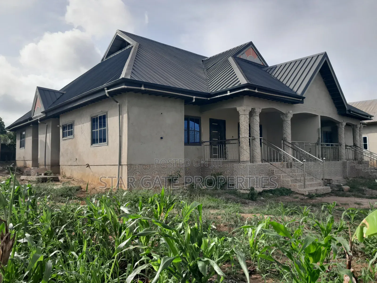 6bdrm House in Mampongteng Dumanafo, Kumasi Metropolitan for sale