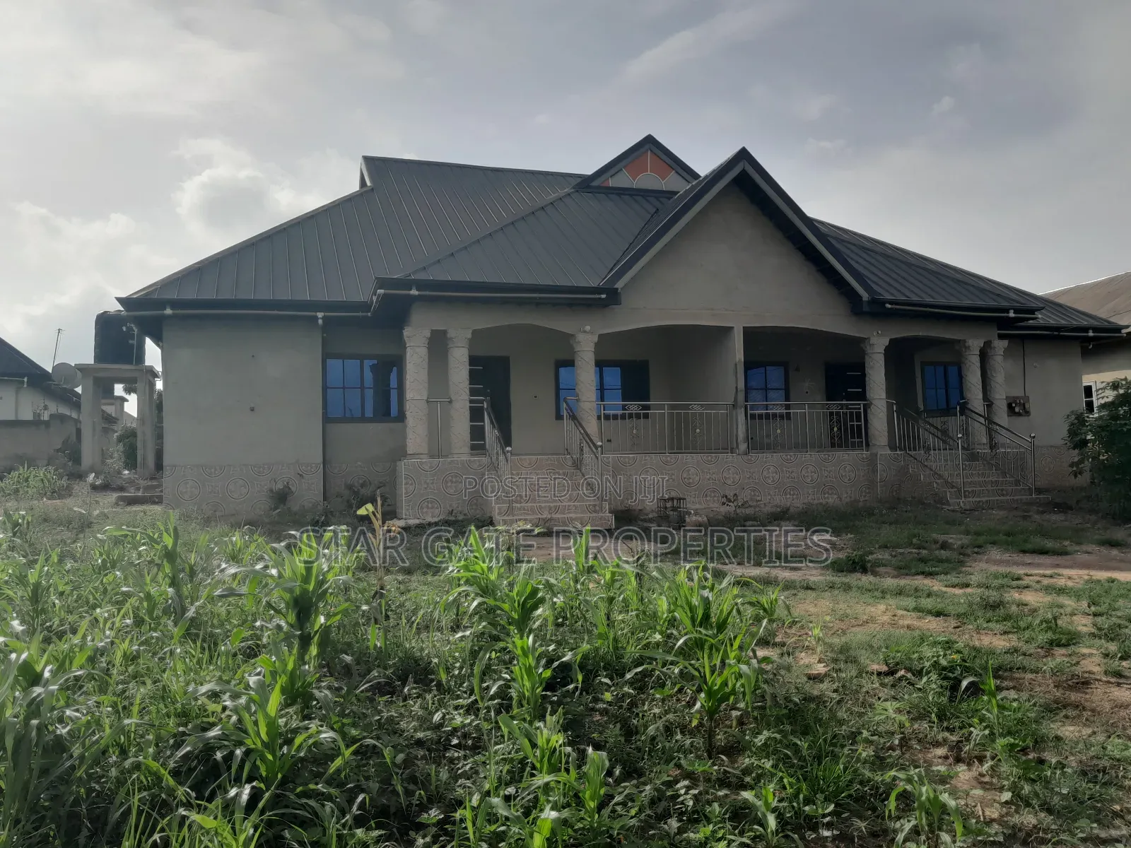 6bdrm House in Mampongteng Dumanafo, Kumasi Metropolitan for sale