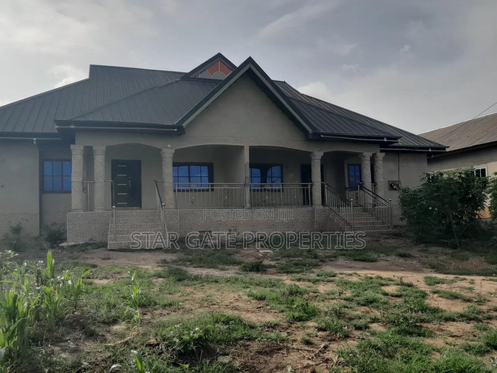 6bdrm House in Mampongteng Dumanafo, Kumasi Metropolitan for sale