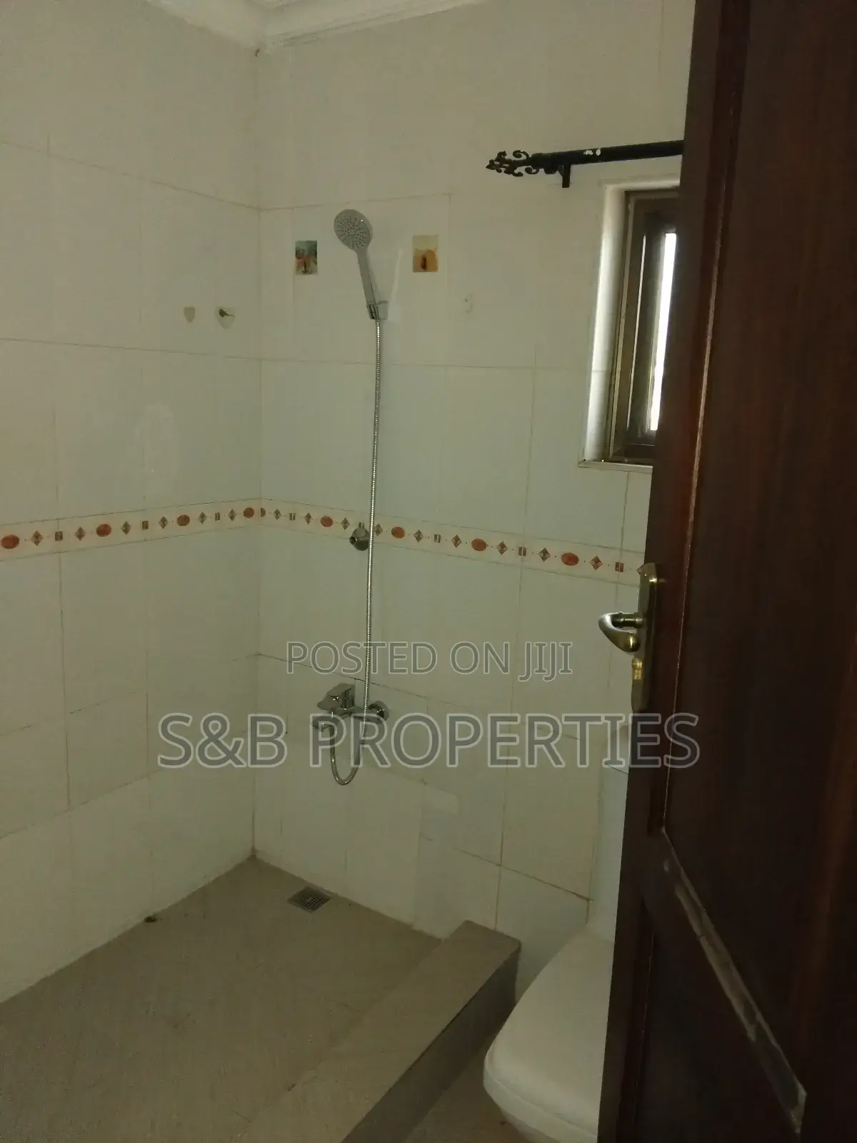 4bdrm House in Ashomang Estate for rent