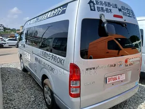 Toyota Grand HiAce 2012 Silver