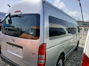 Toyota Grand HiAce 2012 Silver