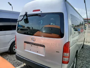Toyota Grand HiAce 2012 Silver