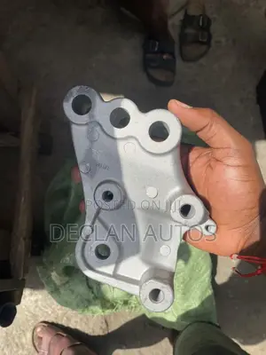 Honda Cr-v 2017-2020 Engine Side Mount With Bracket