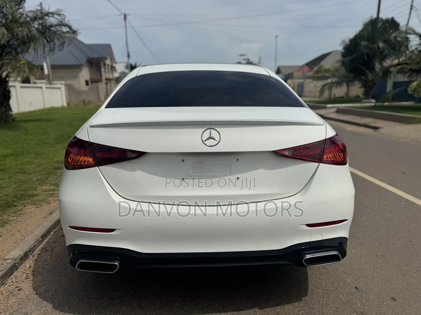 Mercedes-Benz C300 2024 White