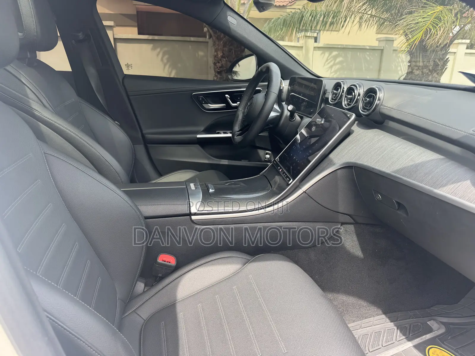 Mercedes-Benz C300 2024 White