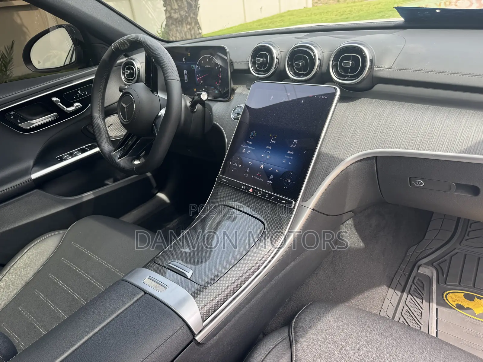 Mercedes-Benz C300 2024 White