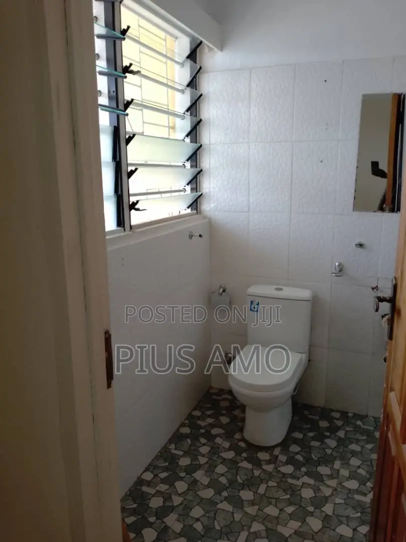 4bdrm House in Teshie Estate for rent