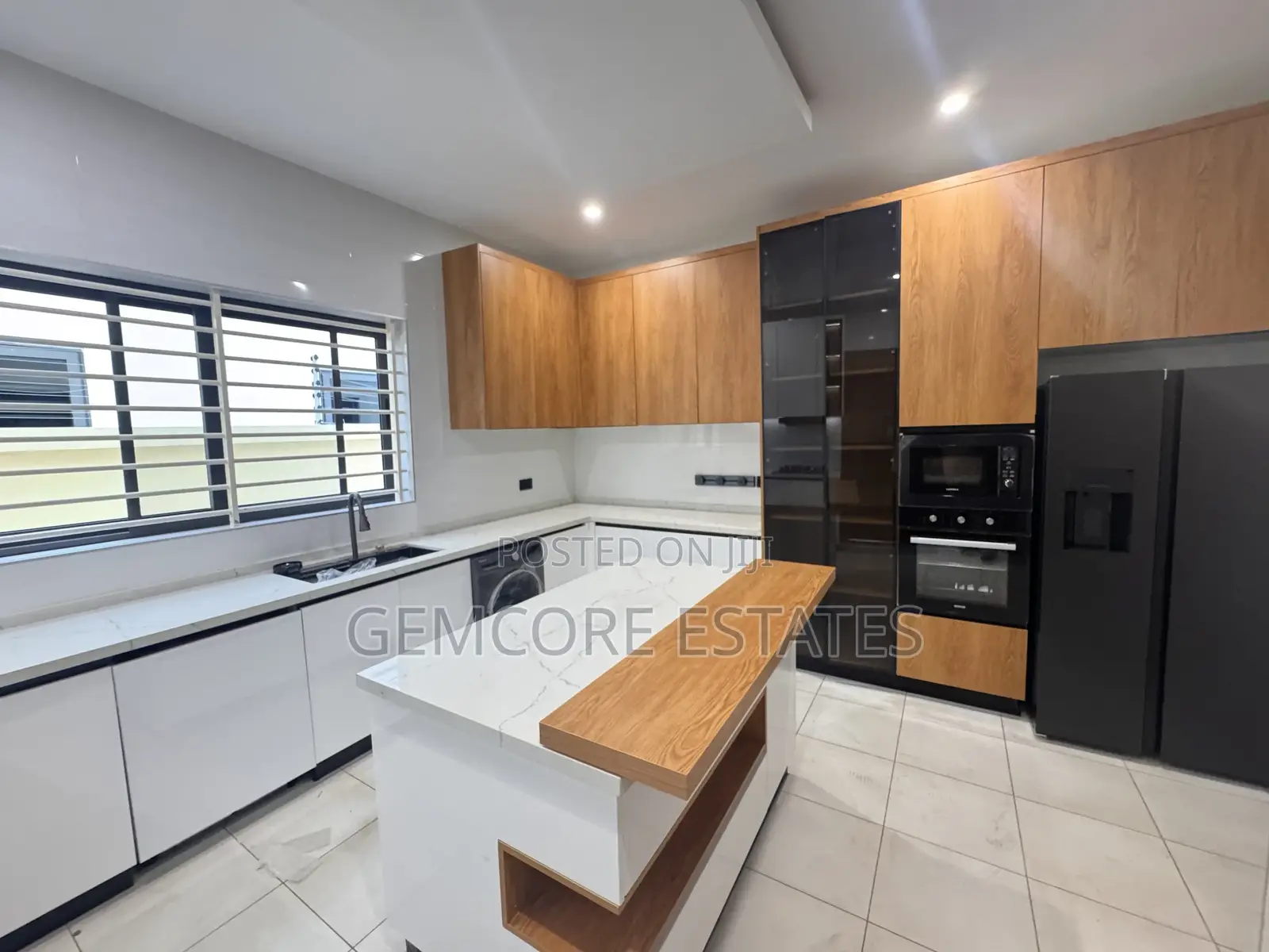 5bdrm House in East Legon for sale