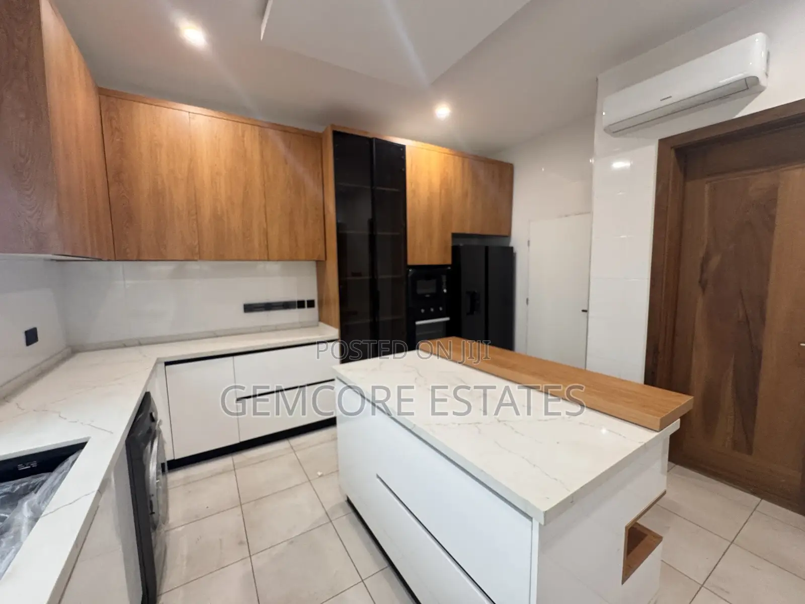5bdrm House in East Legon for sale