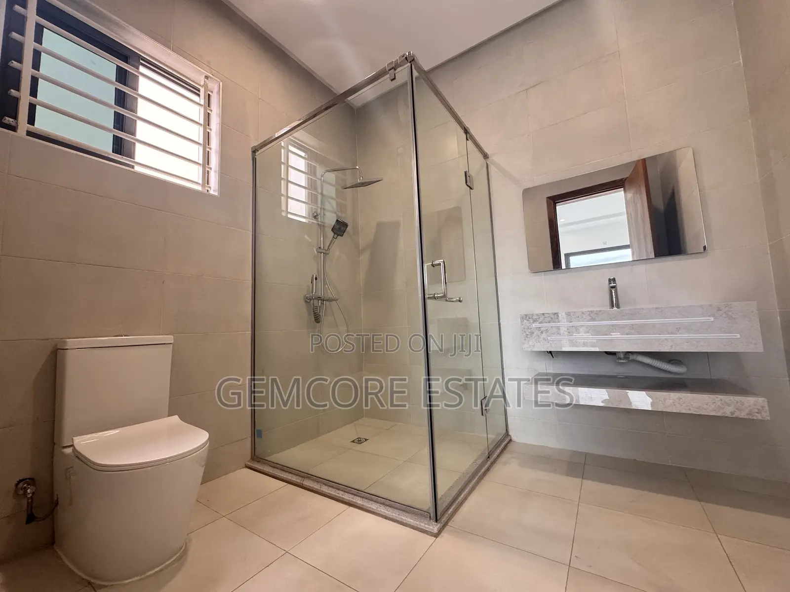 5bdrm House in East Legon for sale