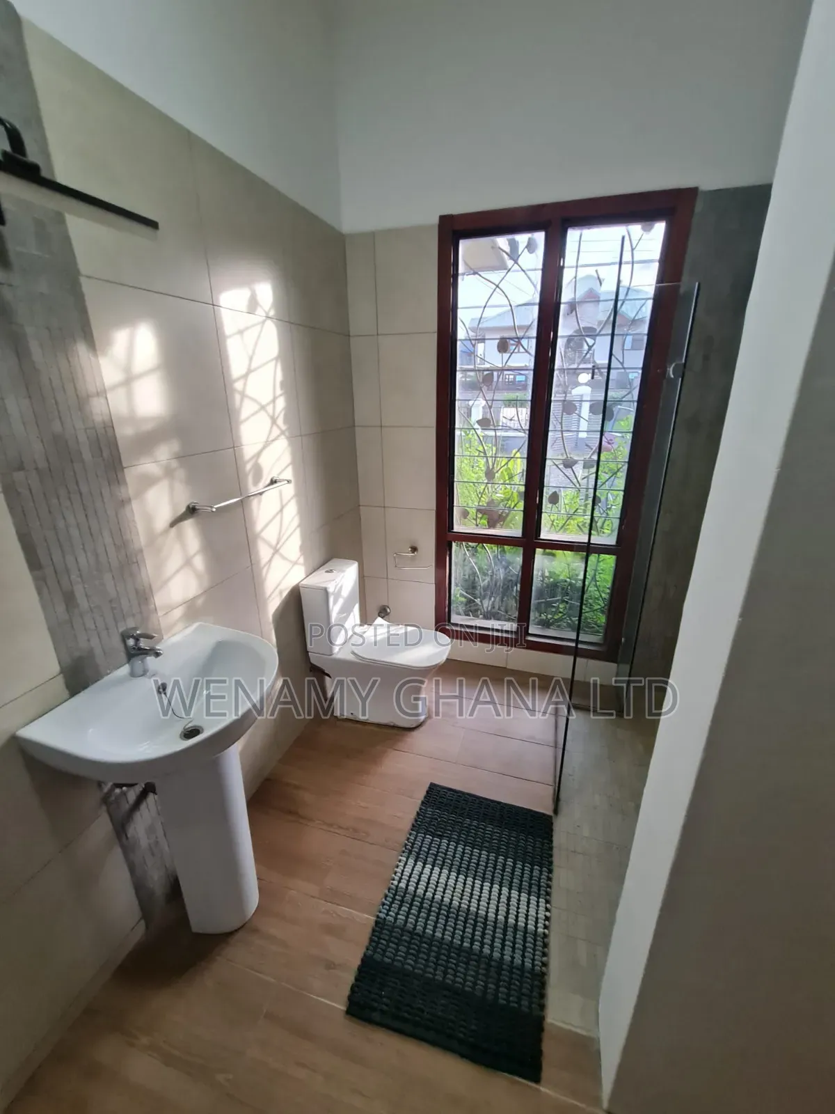 Furnished 4bdrm House in Community 25, Tema Metropolitan for sale