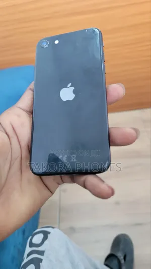 Apple iPhone SE (2020) 128 GB Black