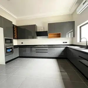 4bdrm House in Lake Side Estate for sale
