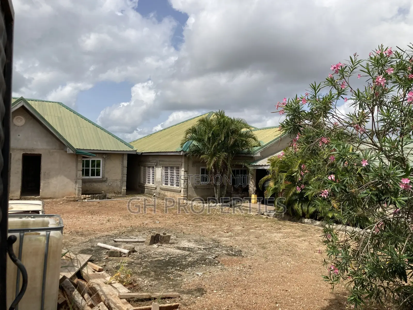 4bdrm House in Sokoban Wood Village, Kumasi Metropolitan for sale