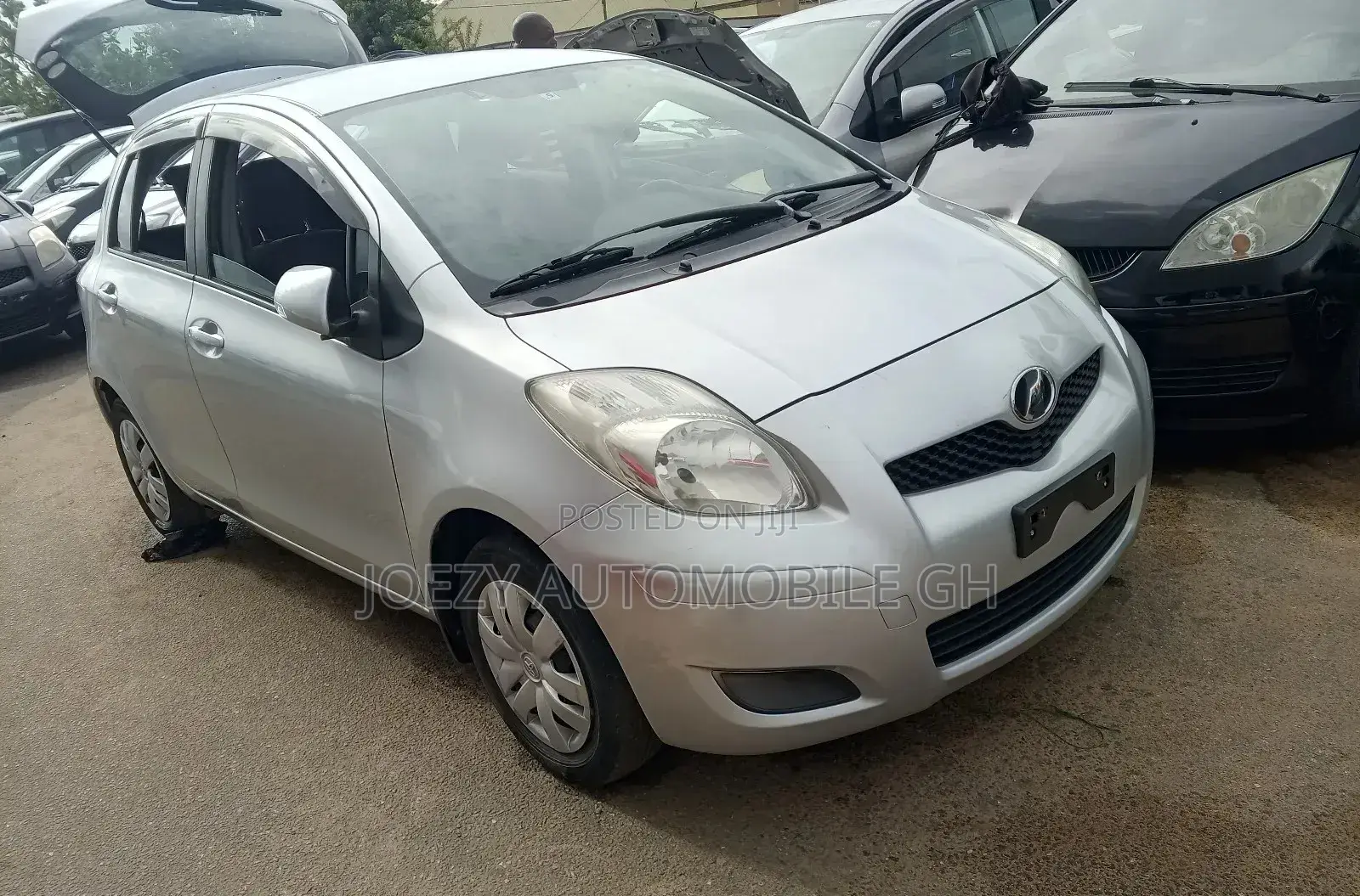 Toyota Vitz 1.3 AWD 5dr 2010 Silver