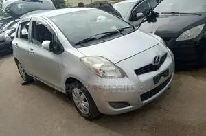 Toyota Vitz 1.3 AWD 5dr 2010 Silver