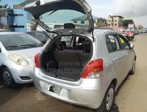 Toyota Vitz 1.3 AWD 5dr 2010 Silver
