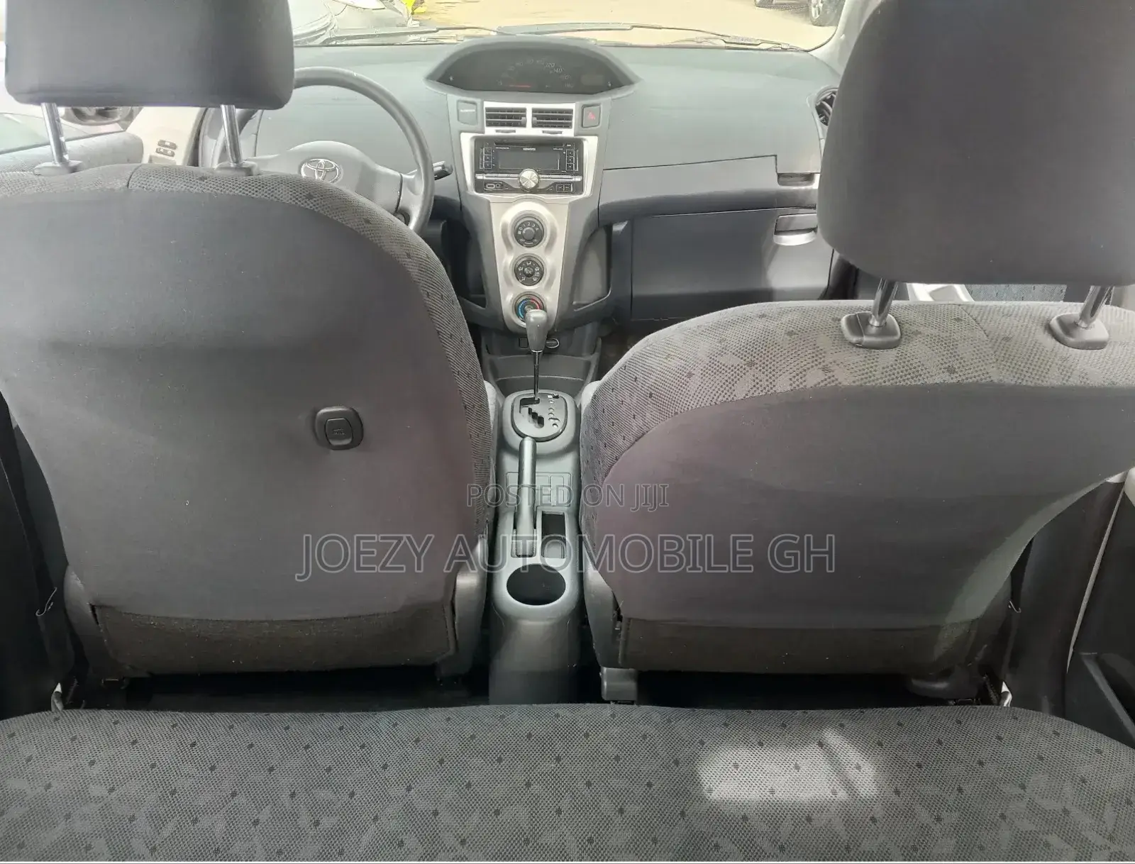 Toyota Vitz 1.3 AWD 5dr 2010 Silver