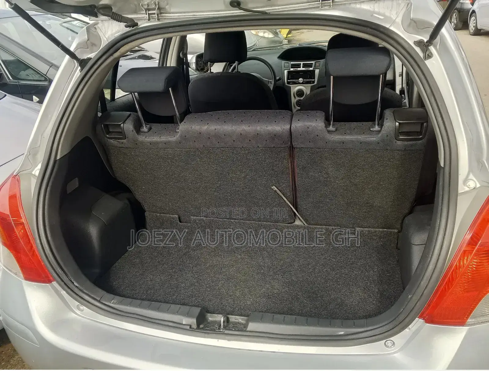 Toyota Vitz 1.3 AWD 5dr 2010 Silver
