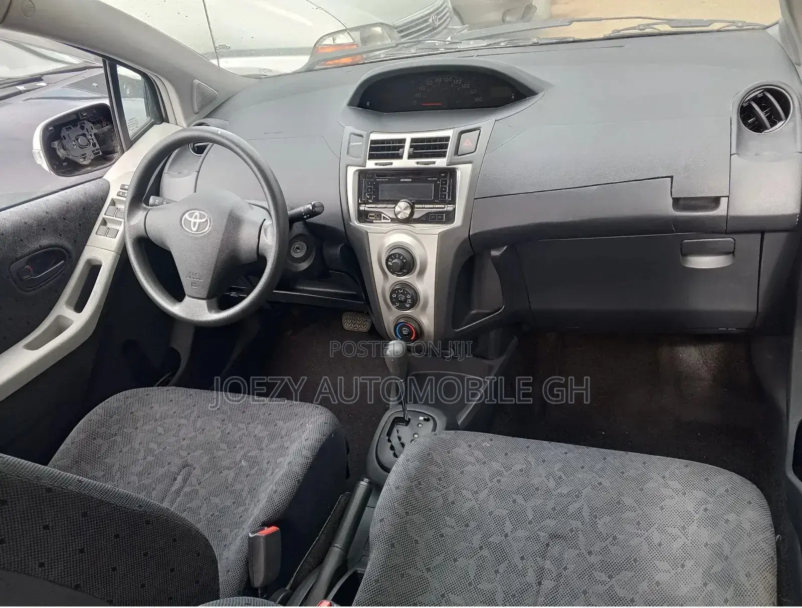 Toyota Vitz 1.3 AWD 5dr 2010 Silver