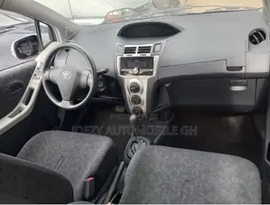 Toyota Vitz 1.3 AWD 5dr 2010 Silver