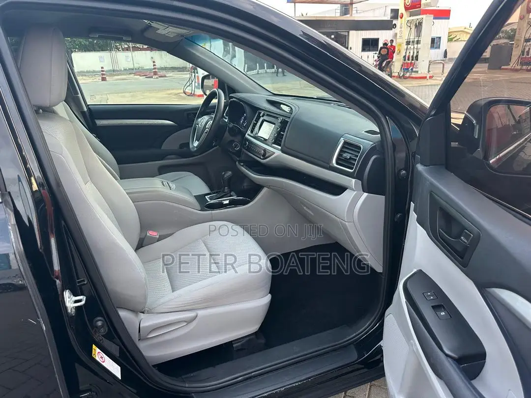 Toyota Highlander LE 2019 Black