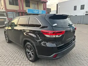 Toyota Highlander LE 2019 Black
