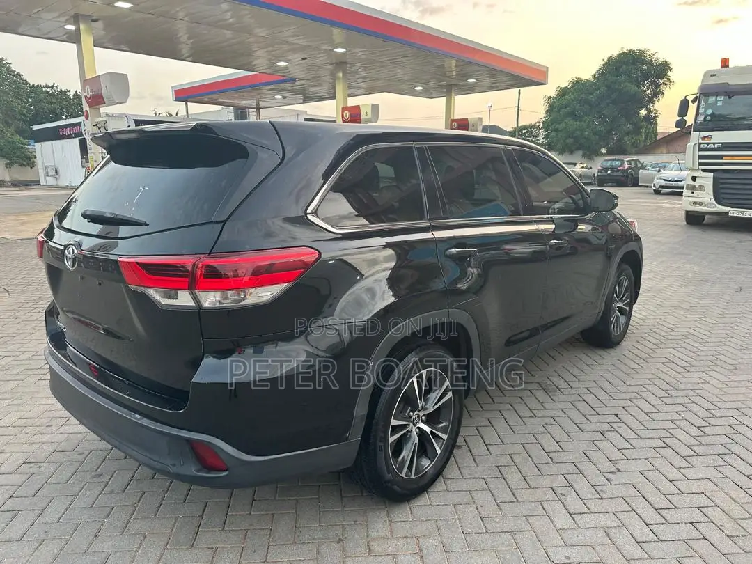 Toyota Highlander LE 2019 Black