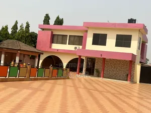 A Fairly Used Hotel on Hot Sale Tema Comm5