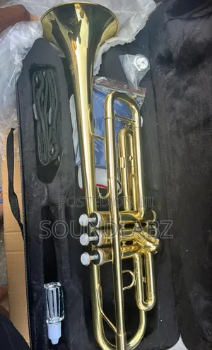 Yamaha Ytr-2335 Bb Gold Trumpet.