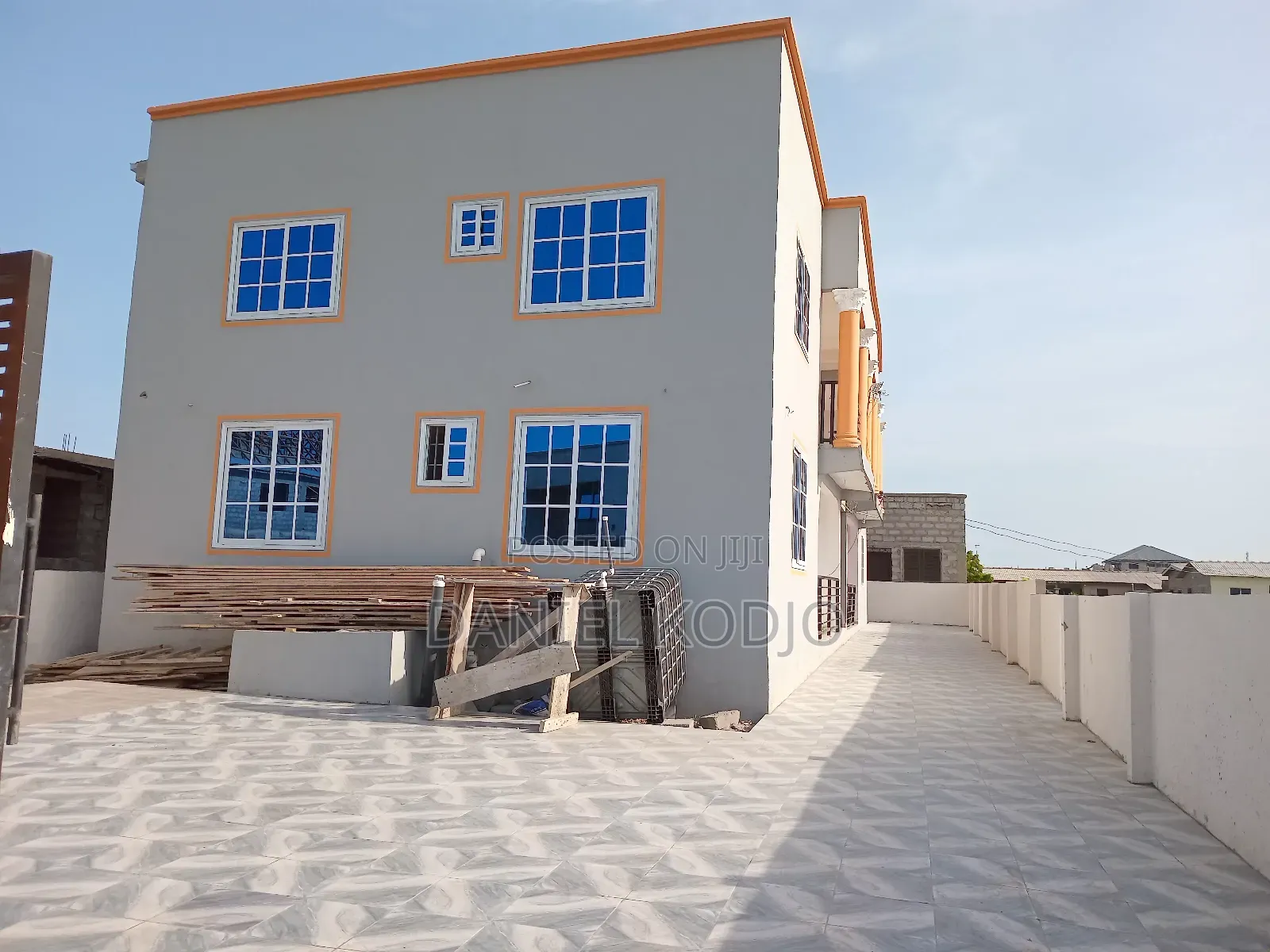 8bdrm Apartment in Tema Metropolitan for sale