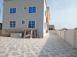 8bdrm Apartment in Tema Metropolitan for sale