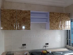 8bdrm Apartment in Tema Metropolitan for sale