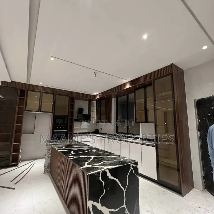 4bdrm Duplex in East Legon for sale