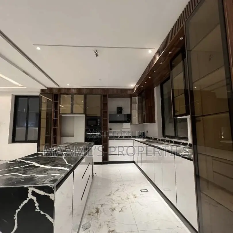 4bdrm Duplex in East Legon for sale