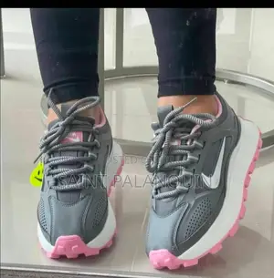 Nikes Wear Trainers