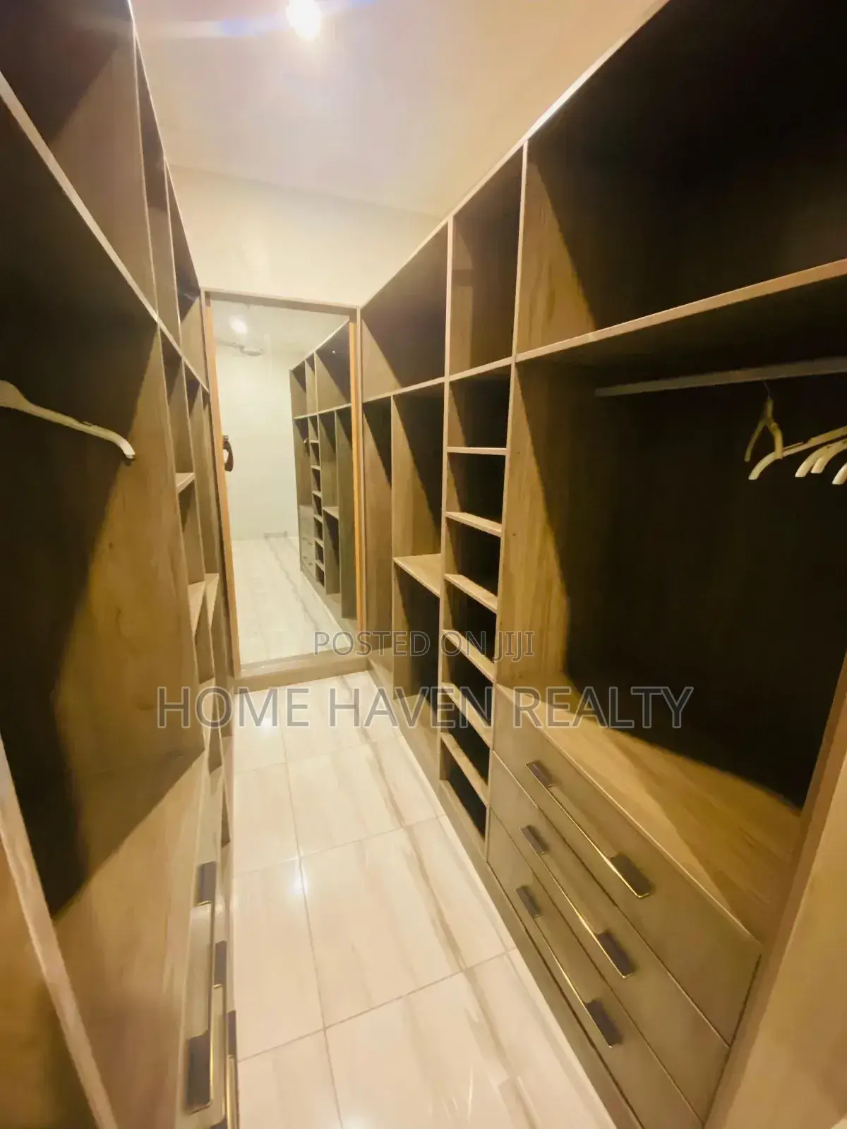 Furnished 4bdrm House in Cantonment, Cantonments for rent