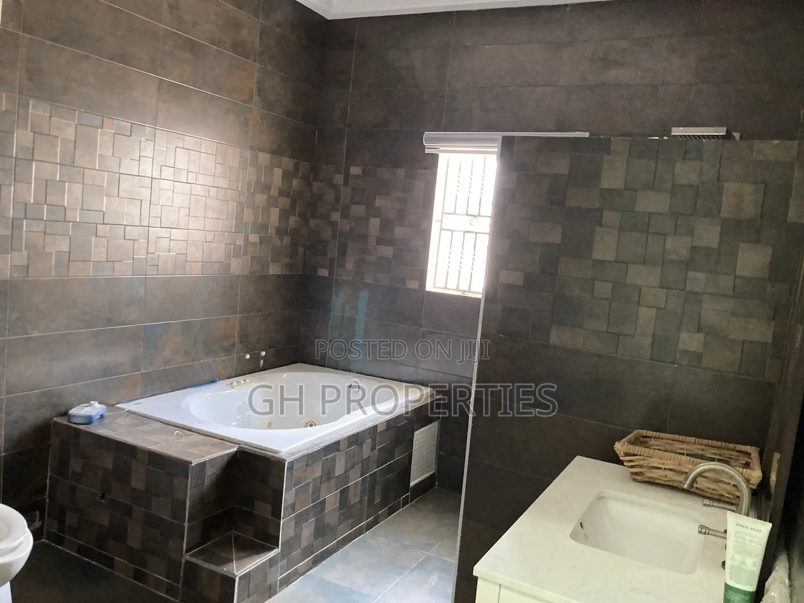 4bdrm House in Trede Junction Area, Kumasi Metropolitan for sale