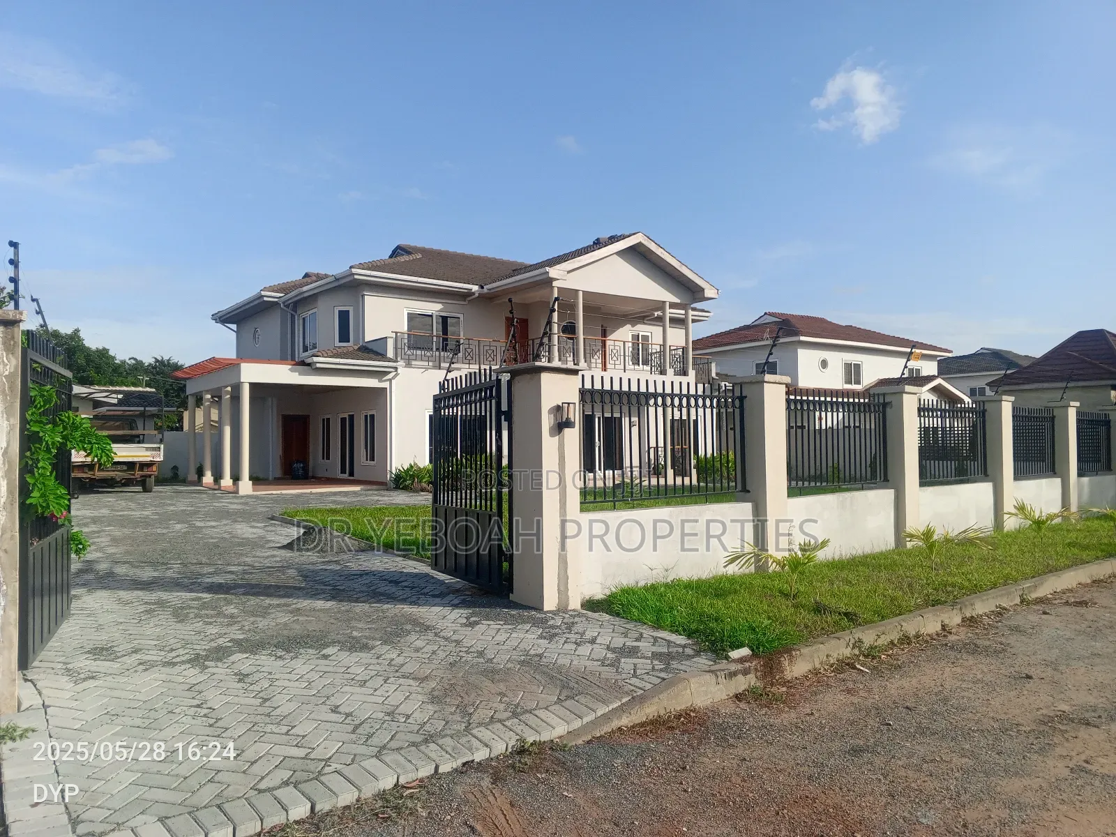 5bdrm Maisonette in Spintex:- 5 Bedrooms for rent