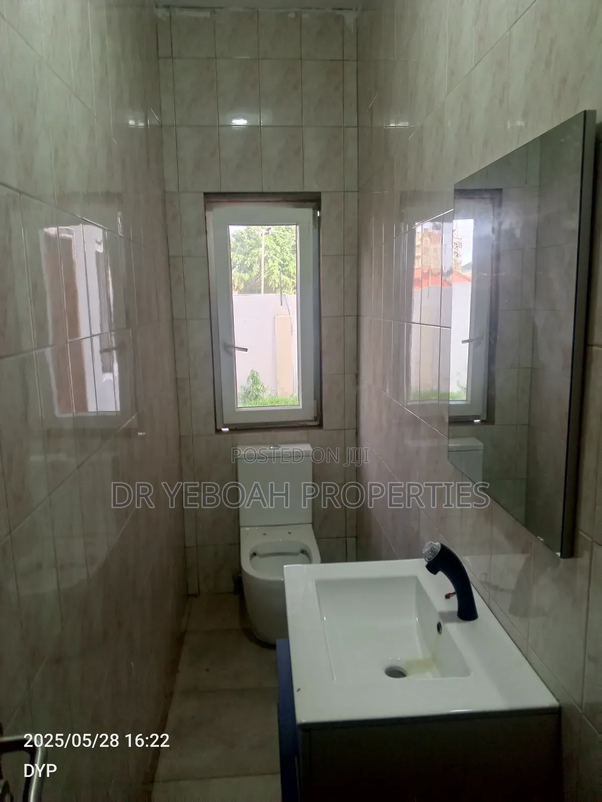 5bdrm Maisonette in Spintex:- 5 Bedrooms for rent