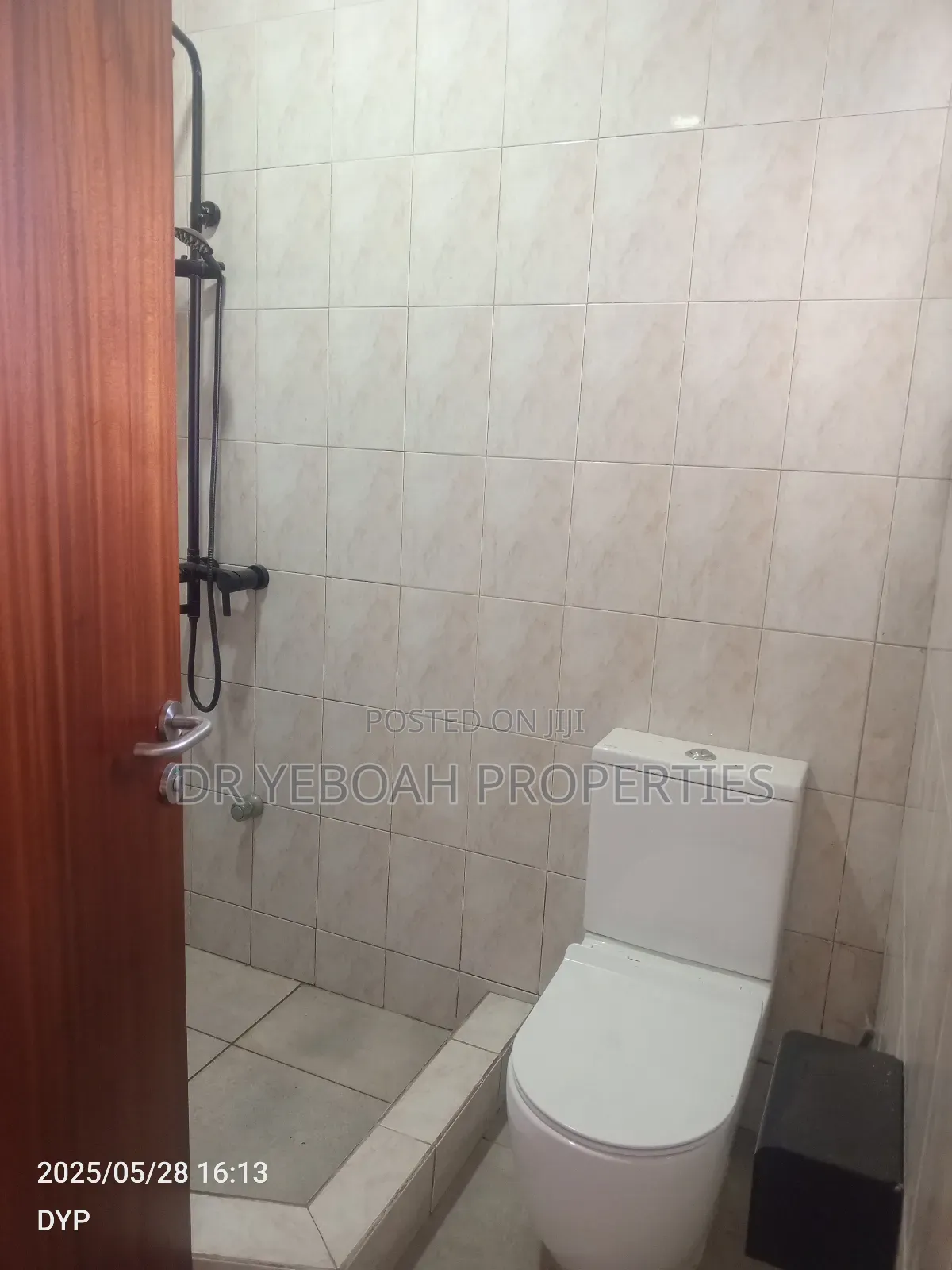 5bdrm Maisonette in Spintex:- 5 Bedrooms for rent
