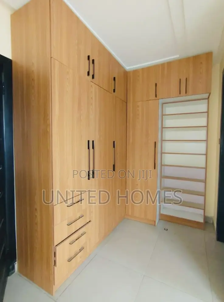 5bdrm House in Dzorwulu for rent