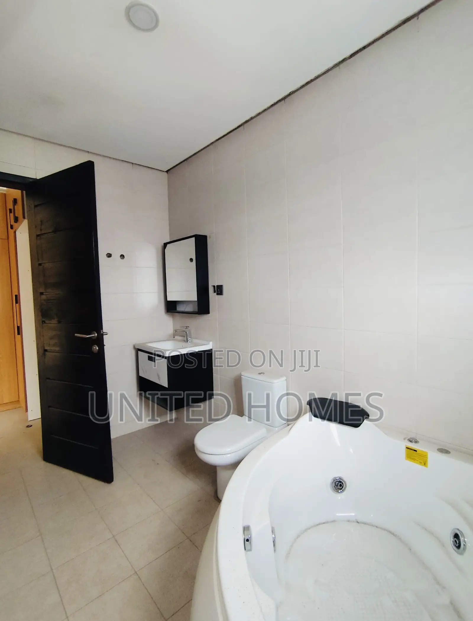 5bdrm House in Dzorwulu for rent